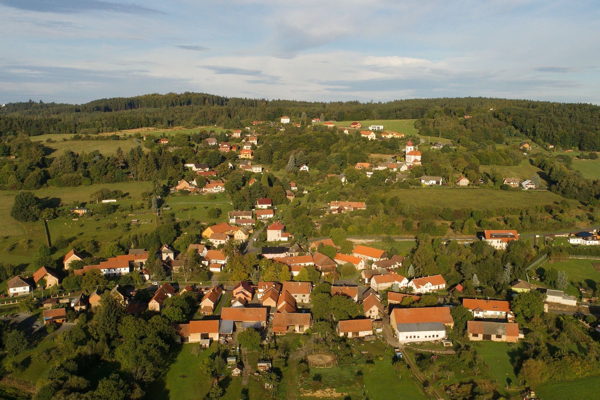 Letecký snímek celé obce, Skládačka Stříbrnoskalicko letmo, Martin Veleta DronSystem